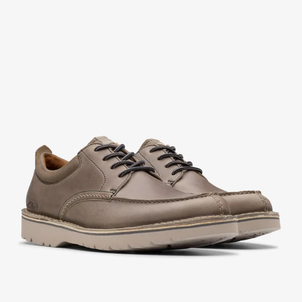 Clarks Eastridge Moc< Casual Dress Shoes