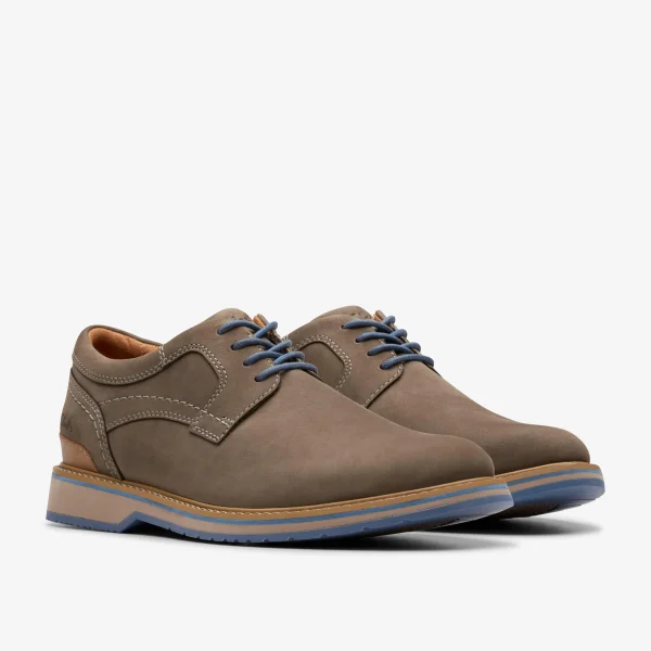 Clarks Monahan Plain< Casual Dress Shoes